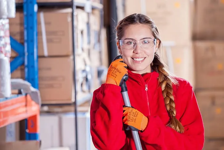 Illustration accompanying What are warehouse gloves?