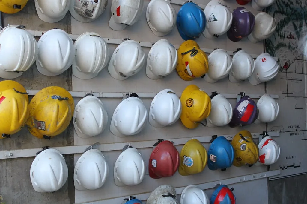 placeholder Illustration accompanying Why do engineers and architects wear different safety caps?