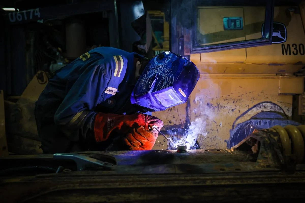 Illustration accompanying Eye and Face Protection in Welding: Helmets, Shields, Goggles, and Lenses