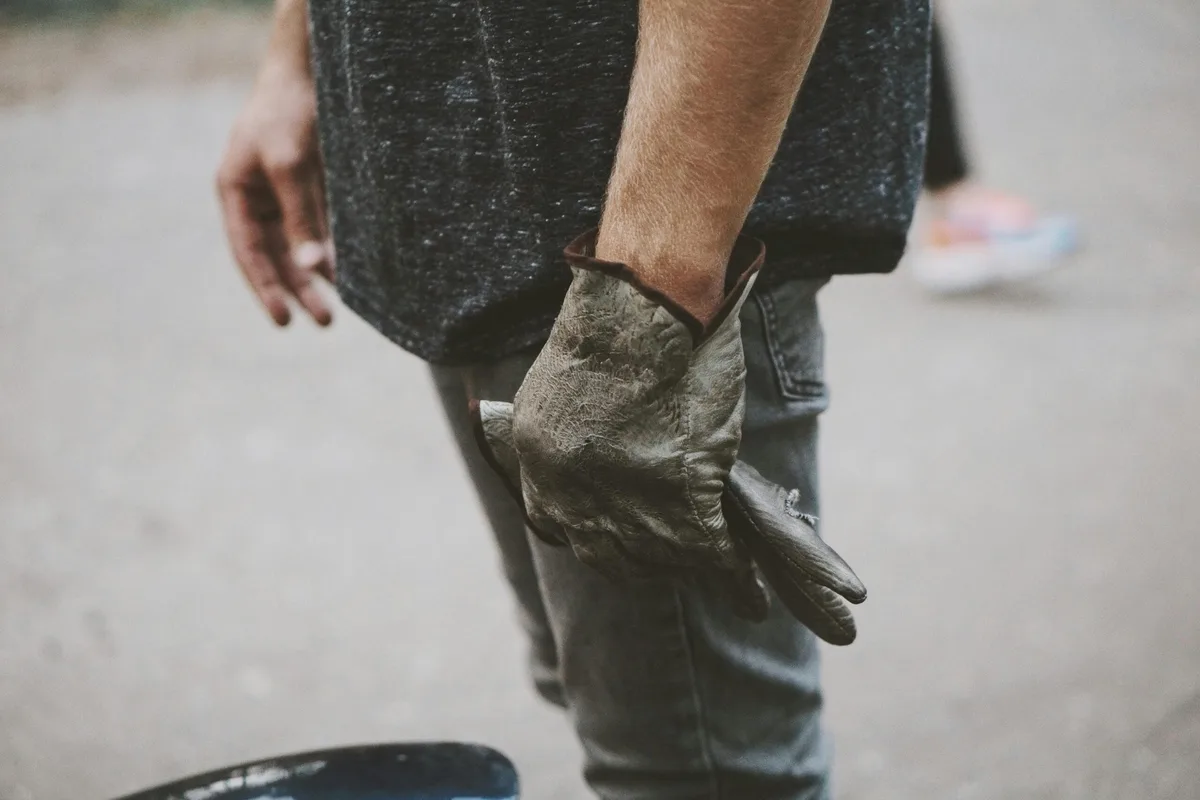 Illustration accompanying What are warehouse gloves?