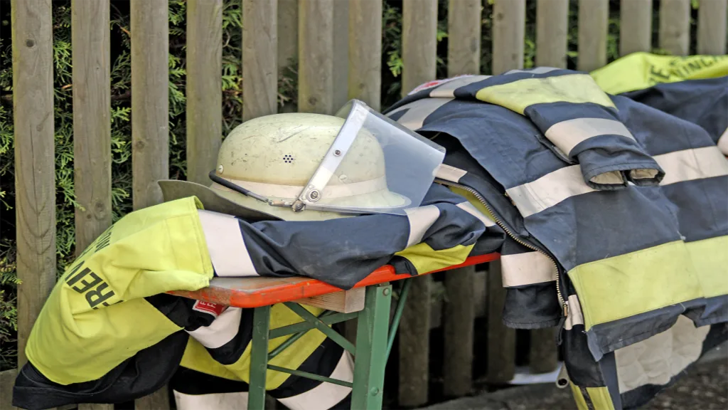 Illustration accompanying What are the 10 personal protective equipment?