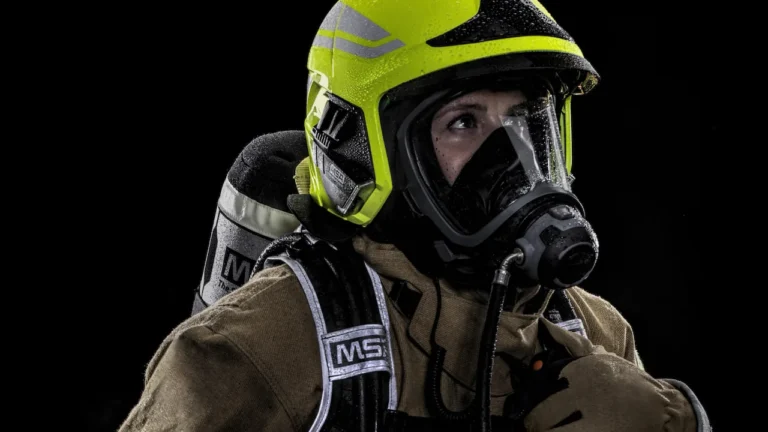 M1-SCBA_Use_C1_HandyCom-landscape-jpg